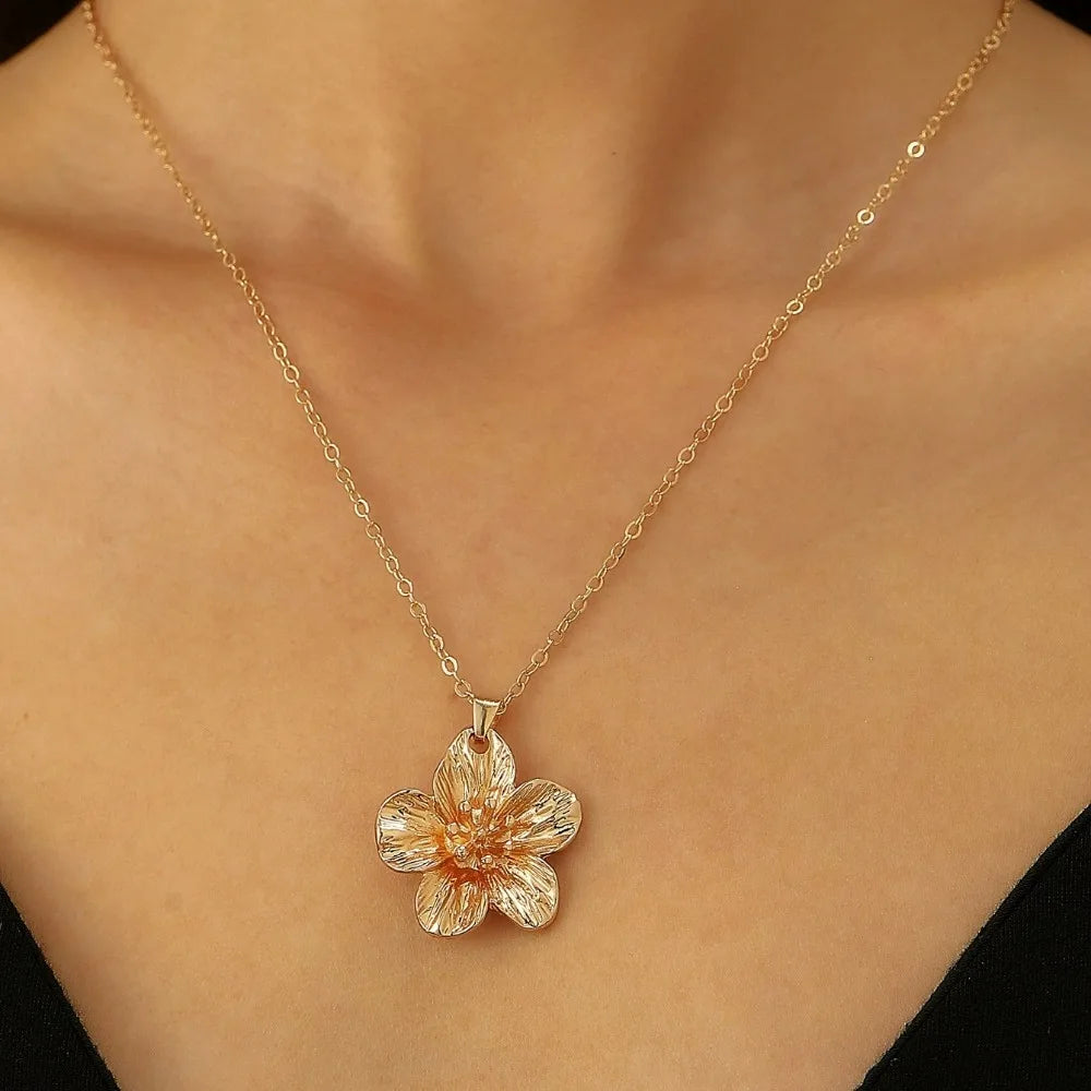 Simple Metal Wrinkled Stereoscopic Flowers Pendant Necklace Earrings Set