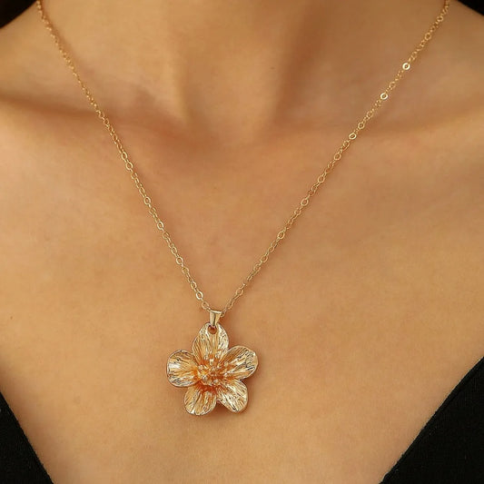 Simple Metal Wrinkled Stereoscopic Flowers Pendant Necklace
