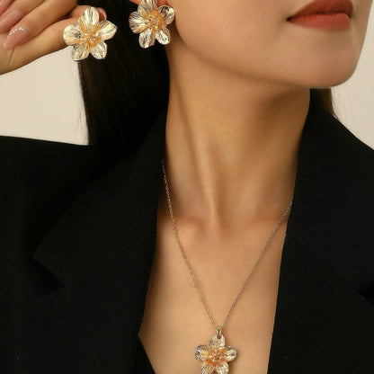 Simple Metal Wrinkled Stereoscopic Flowers Pendant Necklace Earrings Set