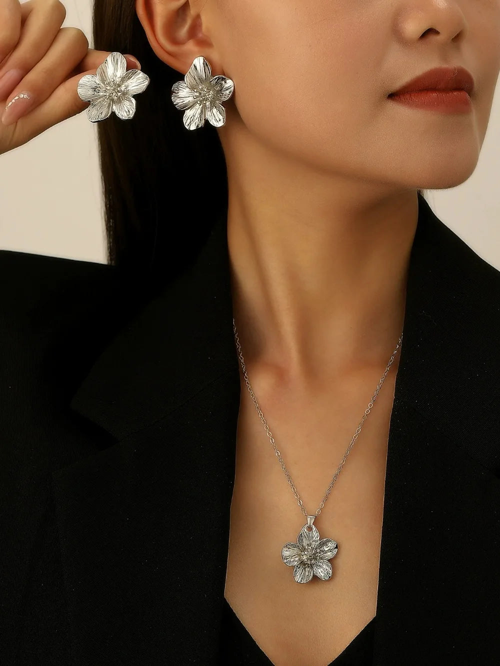 Simple Metal Wrinkled Stereoscopic Flowers Pendant Necklace Earrings Set