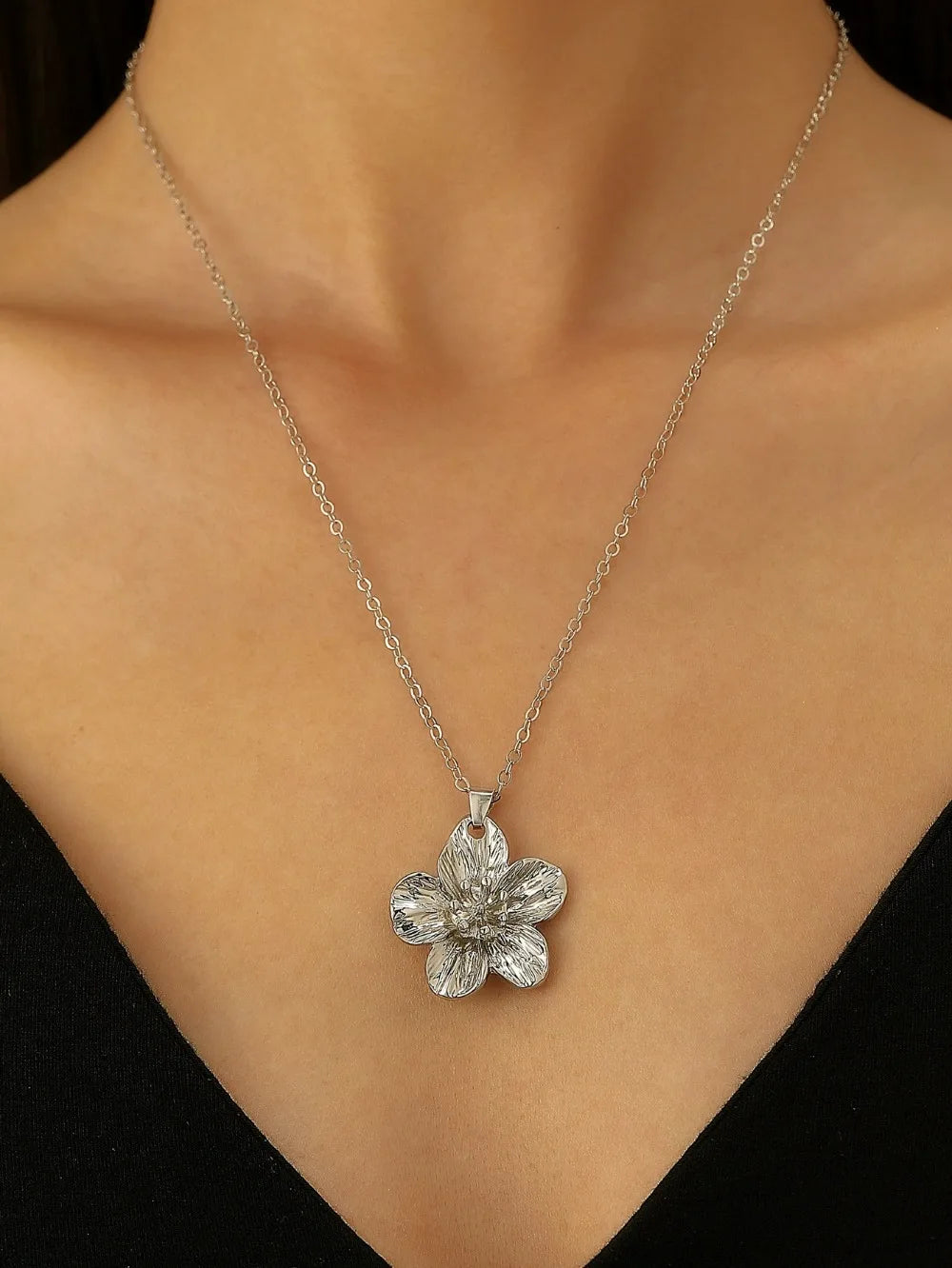 Simple Metal Wrinkled Stereoscopic Flowers Pendant Necklace Earrings Set