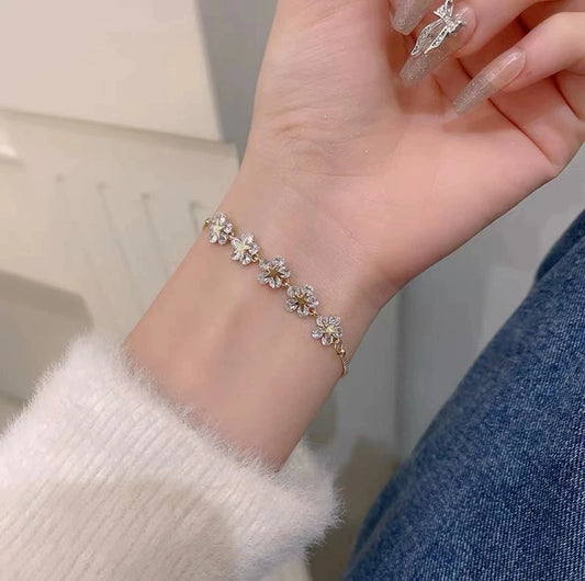 Korean Elegant Rhinestone Flower Charm Bracelet