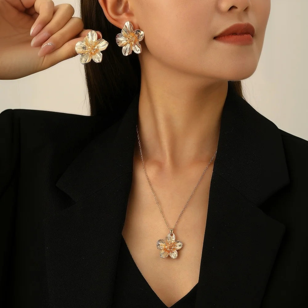 Simple Metal Wrinkled Stereoscopic Flowers Pendant Necklace Earrings Set